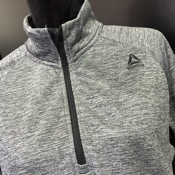 Reebok Powerlift quarter zip pullover, hip pockets, logo chest,thumb holes - Picture 2 of 9